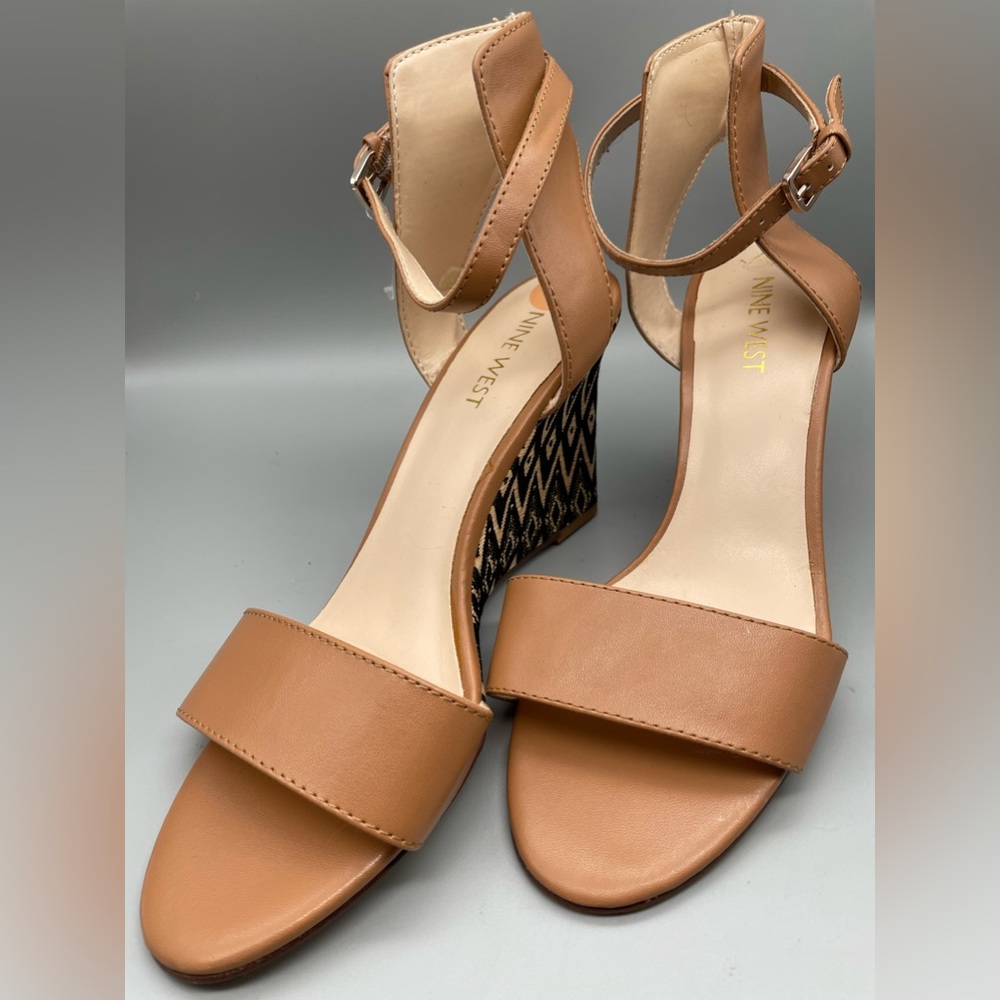 Brand new women’s Nine West open toe heeled shoes. Size 7. $30. AC020